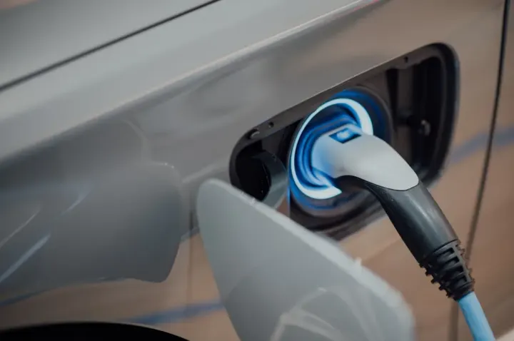 Tren Kendaraan Listrik 2026: Indonesia Perluas Jaringan SPKLU Ultra Fast Charging Antarkota